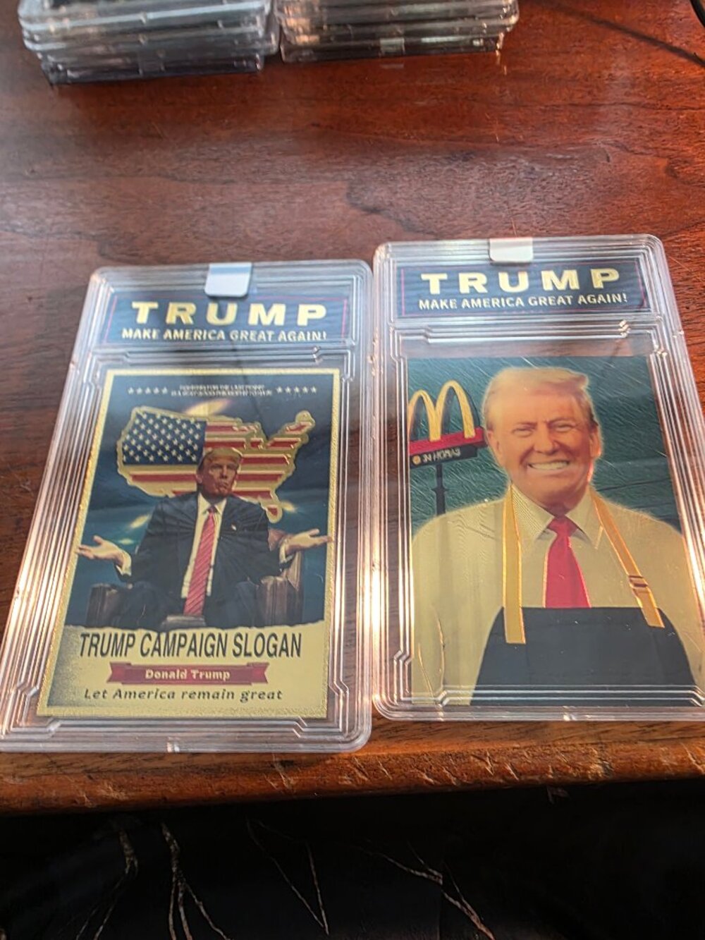 2PC DONALD TRUMP COLLECTORS CARDS SLABBED